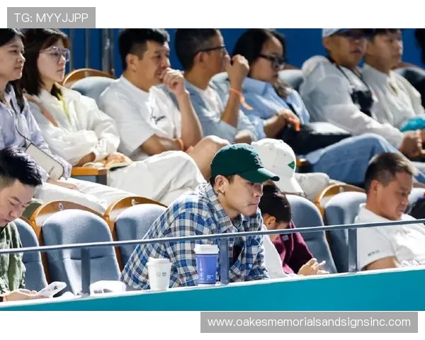 王大雷观战宁网重在陪伴女儿尽情感受职业网赛独特现场氛围魅力感